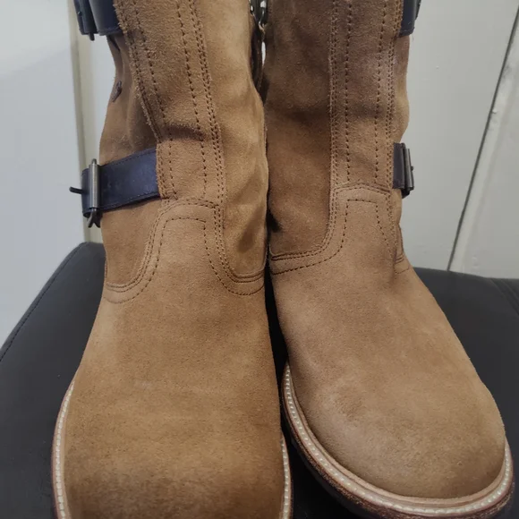UGG Brown Suede Boots - Picture 4 of 10